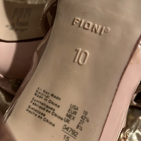 Dusty Rose dress shoe with gold tone buckles, wood like heel - Picture 5 of 9